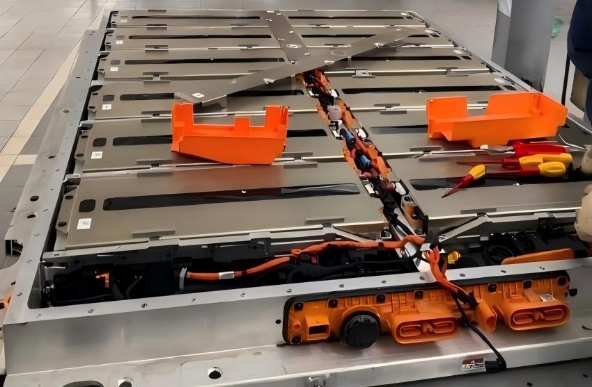 Volkswagen ID 4 battery pack.jpg Volkswagen ID 4 battery pack.jpg